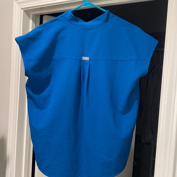 Women’s Figs Scrub Top - Picture 2 of 3